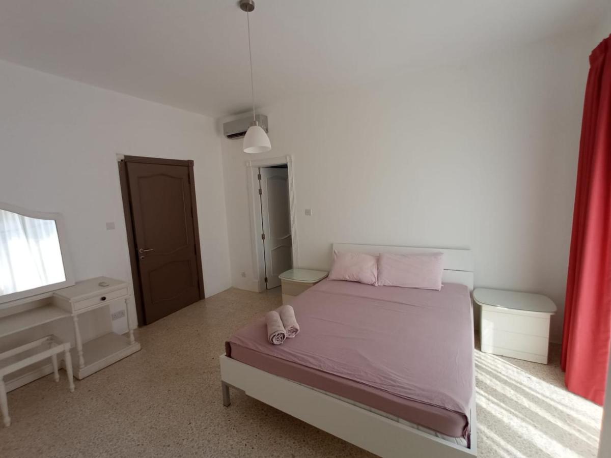 Modern Bedroom Gzira Bagian luar foto